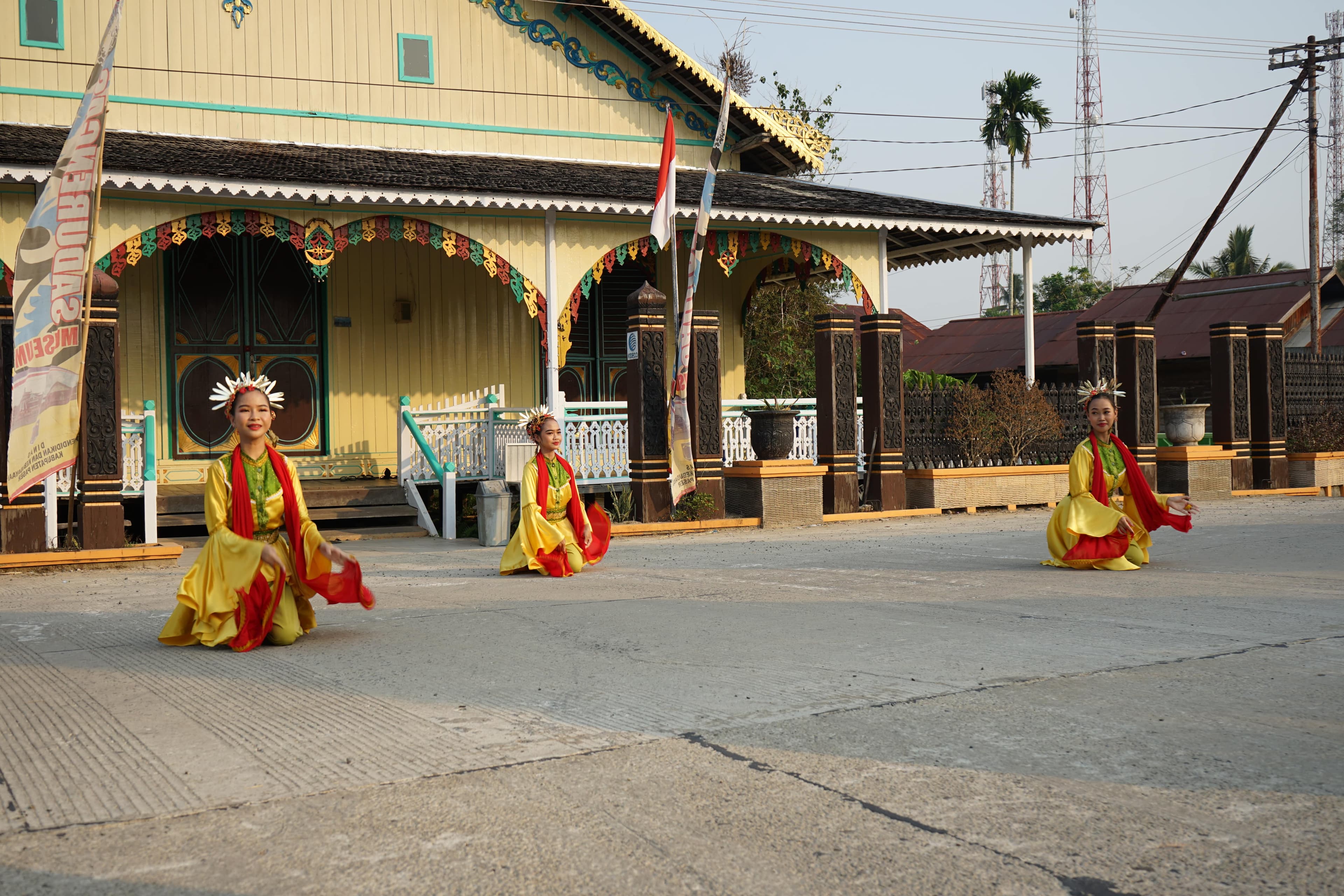 Tariang Ronggeng: Warisan Budaya dan Seni Pertunjukan